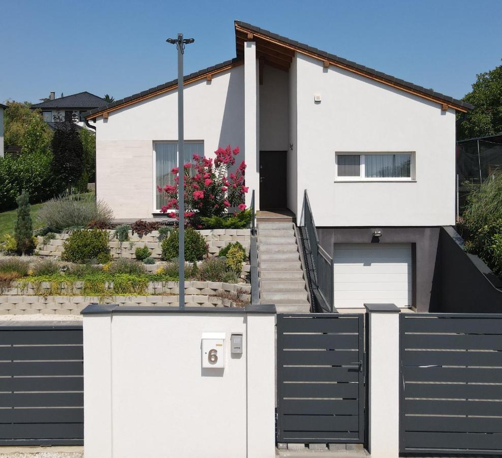 Ferienwohnung White Column House Diosd Exterior foto
