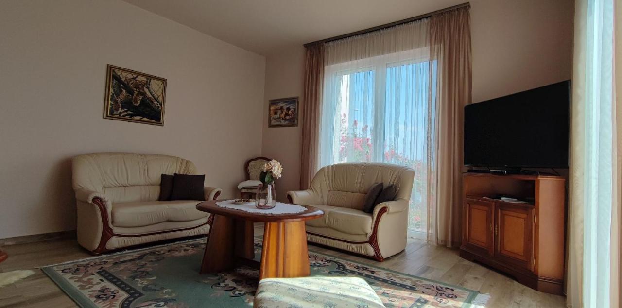 Ferienwohnung White Column House Diosd Exterior foto